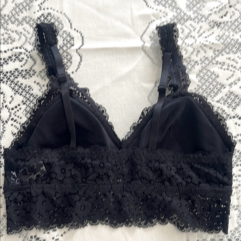 Elegant Black Lace Bralette - Picture 7 of 9